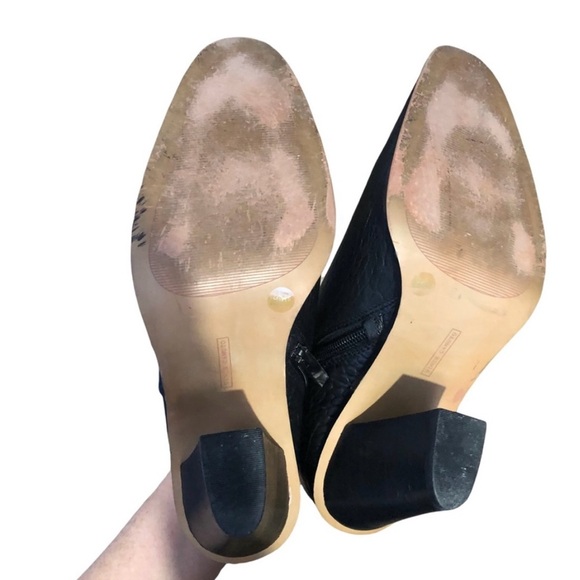 Vince Camuto black crocodile print leather bootie size 8 - Picture 6 of 7